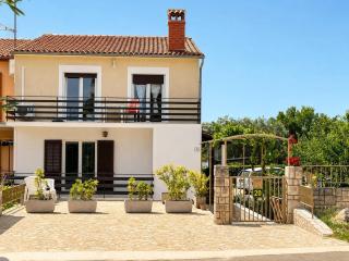 Room with Terrace, Just 3 Mins from the Beach - 8