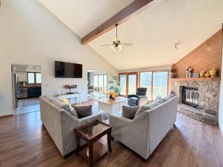 Cozy Cove Escape Lakefront - 6