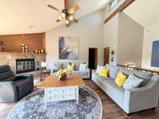 Cozy Cove Escape Lakefront - 5