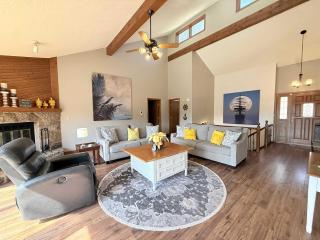 Cozy Cove Escape Lakefront - 4