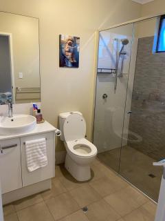 Guest suite with Free Wifi & Parking - 8