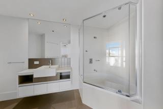 Glam Tropics on Level 26 - Deluxe River & Bridge Views - Balcony - Free Parking - 8