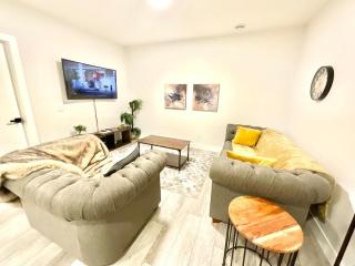 Calgary NW - 2 bedroom suite - 15 min to Airport - 9