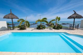 Beachfront Apartment - Superb View - 2