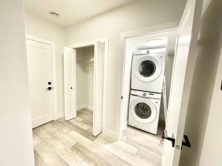 Calgary NW - 2 bedroom suite - 15 min to Airport - 7