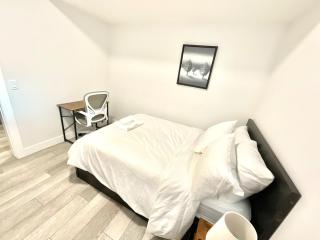 Calgary NW - 2 bedroom suite - 15 min to Airport - 9