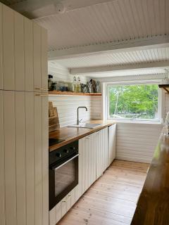 Calm Retreat With Large Garden By Heather Hill - 9