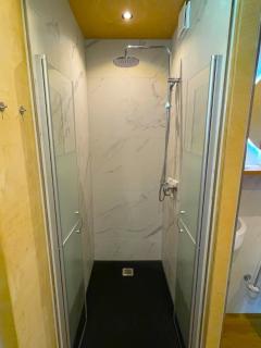 Skydeck Cabin met Jacuzzi & Rooftop - 2