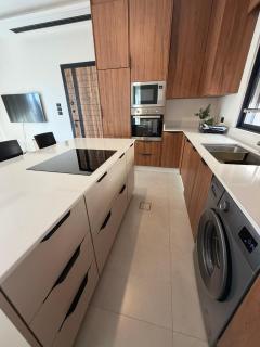 Bright & Stylish 2 Master Bedroom in vibrant Amman - 6