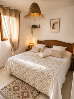 Elegant 2-bedroom apartment with pool and beach access on foot - 0