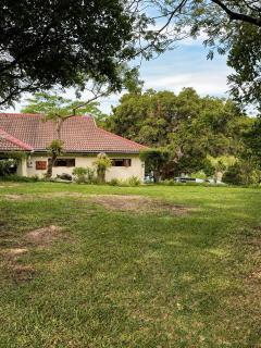 Nkumbe Bush Retreat Family Home - 4