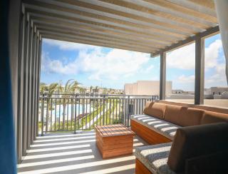 4 Bedrooms Penthouse Villa, Marassi - 1