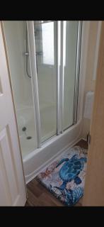 Cosy 3 Bedroom Caravan - 1
