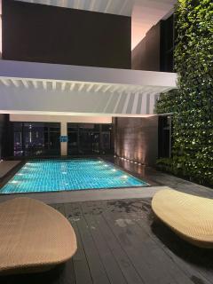 45ft Floor with Fast Wi-Fi Pool & Gym Access - 4