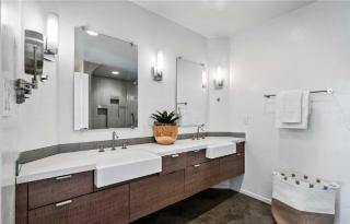Two Bedroom Coastal Retreat with Modern Interiors - 4