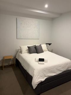 Modern Hawthorn Apt - Swinburne, Parking, Patio - 2