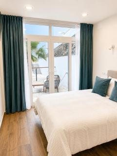 Coastal Retreat Steps from the Sea 2BR 2BA - 5