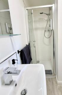 3 Bed Home-5 Min to City Centre-Parking & Garden - 5
