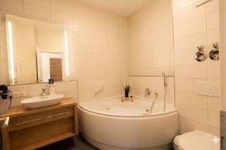 FeWo Auszeit am Lift I Direkt an der Skipiste I Whirlpool-Wanne I Tiefgaragenstellplatz I 2min zum Wanderweg - 5