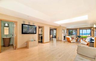 Three Bedroom Oceanfront Condominium with Panorami - 2