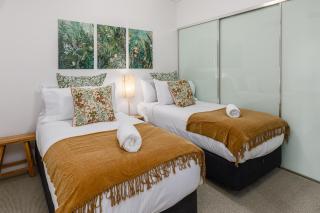 Tropical City Escape-Balcony with Deluxe River & Story Bridge Views-Free Parking - 3