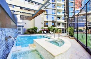Tropical City Escape-Balcony with Deluxe River & Story Bridge Views-Free Parking - 1