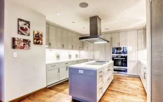 Two Bedroom Corner Residence with Panoramic Views - 3