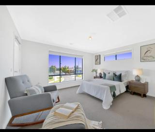 Elegant Home Away From Home - 6