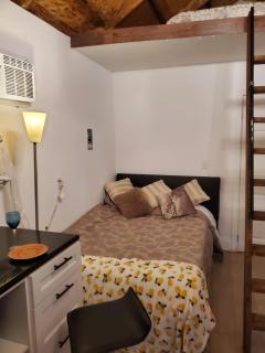 Cozy Guest House with Attic in the Heart of Niagara Falls - 3