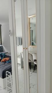 Luxury Studio Apartment at Empire Tower - 2