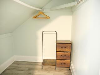 Bright 4-BR Kenosha Home • Sleeps 10 • Laundry - 4