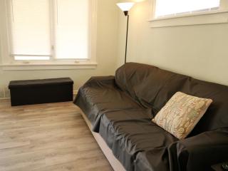 Bright 4-BR Kenosha Home • Sleeps 10 • Laundry - 5