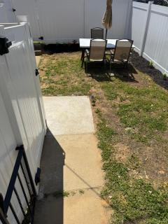 2 Car Parking with Private Yard Near I 95 Philadelphia - 7