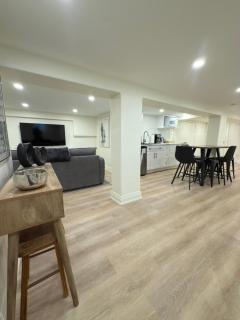 World Cup Suite with Gardens, Free Parking, Avenue Station - 9