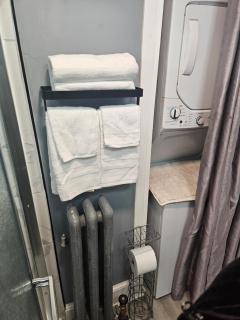 Guest BnB close to basketball hall of fame and MgM - 2