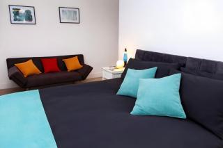 Stylish 1-Bedroom Apartment Near Airport, Sleeps 5, 3 Beds, Parking & Fast WiFi - 3
