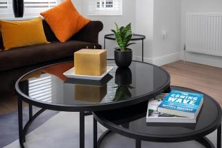 Stylish 1-Bedroom Apartment Near Airport, Sleeps 5, 3 Beds, Parking & Fast WiFi - 4