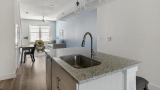 Landing Chic 2BD Clubhouse - 6