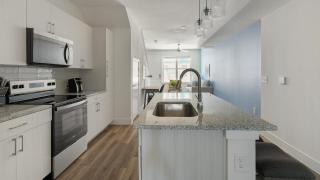 Landing Chic 2BD Clubhouse - 4