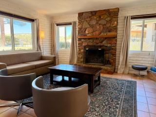 Peaceful Family Friendly home with Fire Pit & Volleyball Court - 1