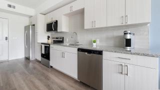 Landing Stylish 1BD Clubhouse - 4
