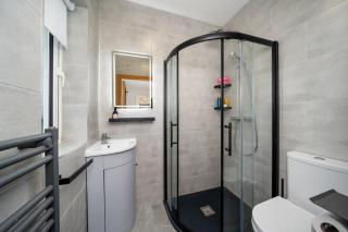 Spacious house with wonderful garden and sea views - 4
