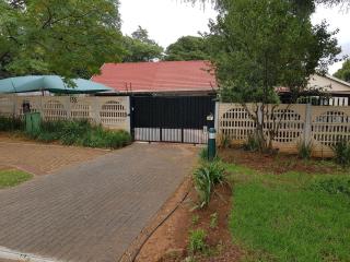 Boutique self catering Guesthouse 4 independent cottages that sleep 13 in total - 7