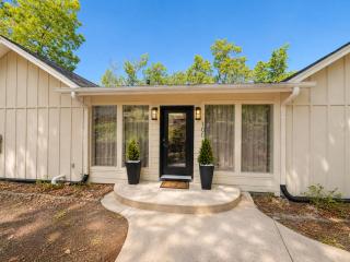The Ozark Acre 6BDR Lakefront - 3