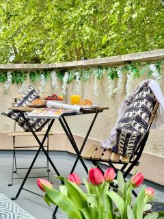 Central 2-Bed Apartment w Roof Garden, Wifi & Parking Sleeps 4 - 2