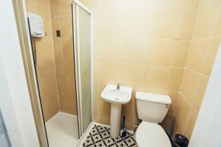 Central Derby Studio with Smart TV and WiFi - 2