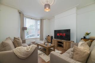Modern 3 BDR Home IFree Parking- Near City Ctr - 0