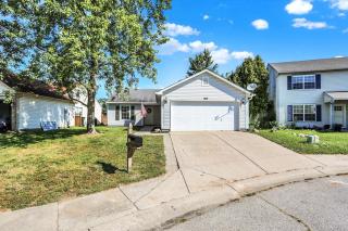 Brownsburg B&B - 3 King Bed 2Full Bath Home! - 9