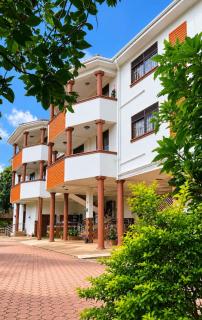 The Abode Apartments Lake view & Breakfast Suite Near Beach - 0