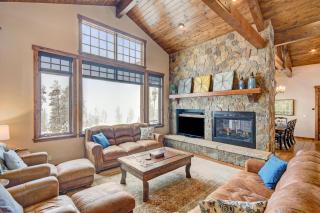 Timber Top Villa I Hot Tub I Amazing Views I Custom Bunkroom I Activity Program - 3